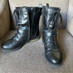 White Mountain Fido W15280 boots.